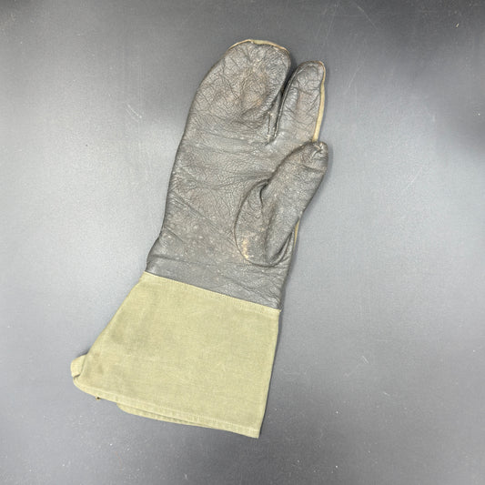 WW2 original artifact – Wehrmacht Kradmelder glove Right – AxisArtifacts