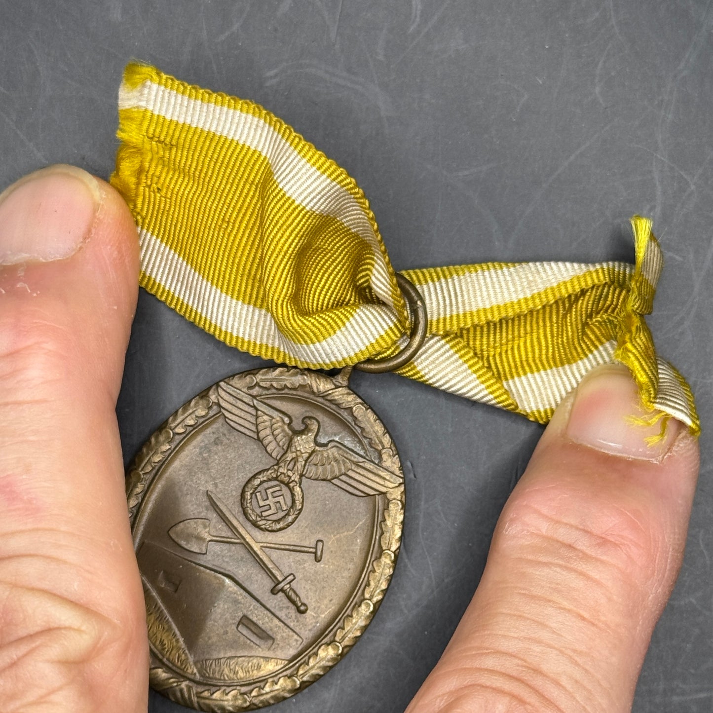 WW2 original artifact – Westwall medaille – interior page