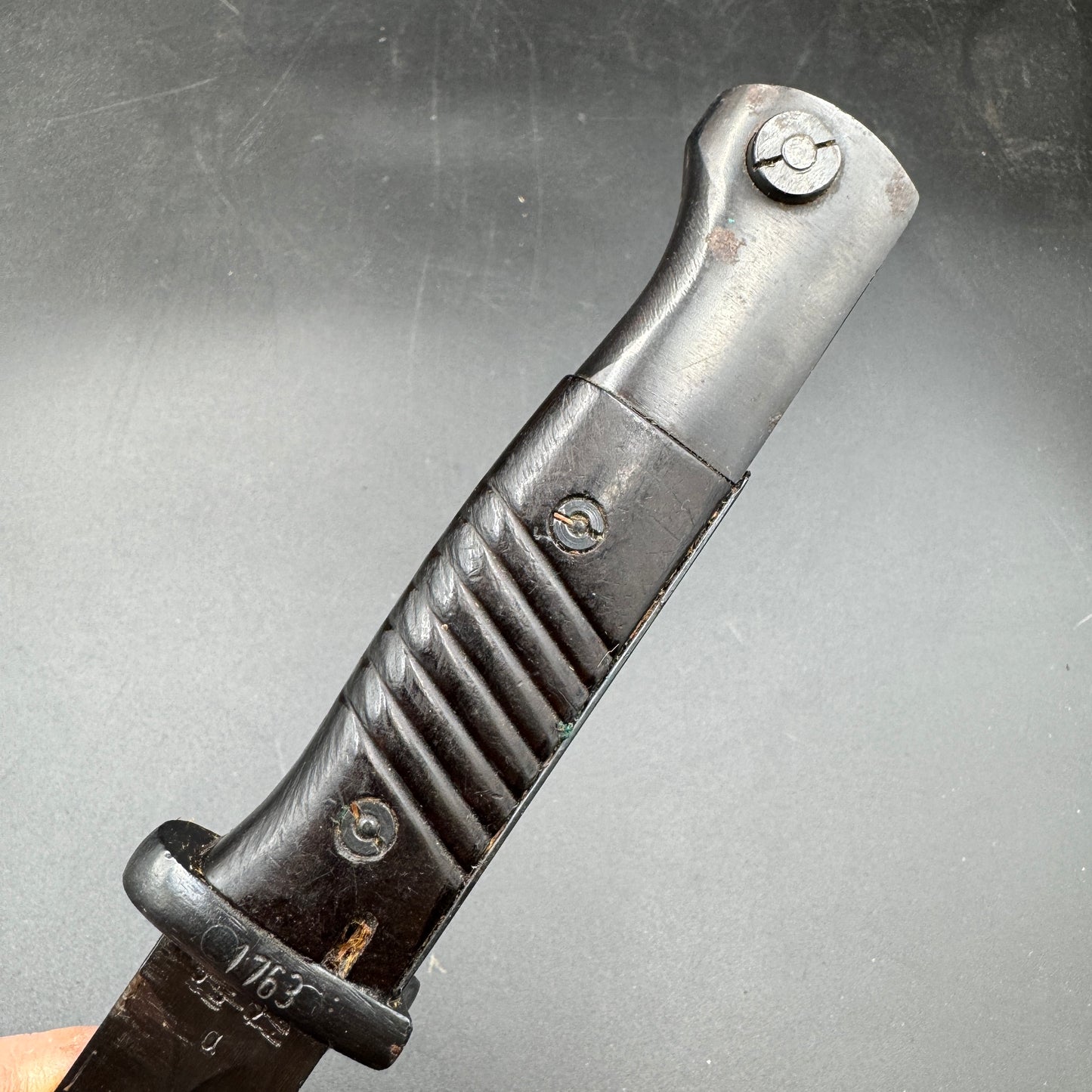 WW2 original artifact – Almost Mint K98 Bayonet with frog – interior detail