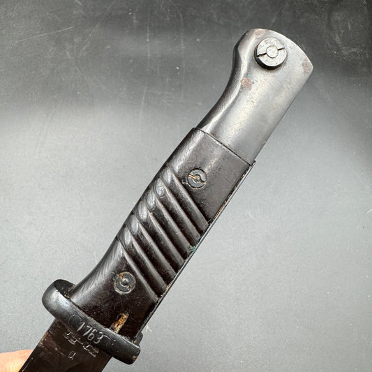 WW2 original artifact – Almost Mint K98 Bayonet with frog – interior detail