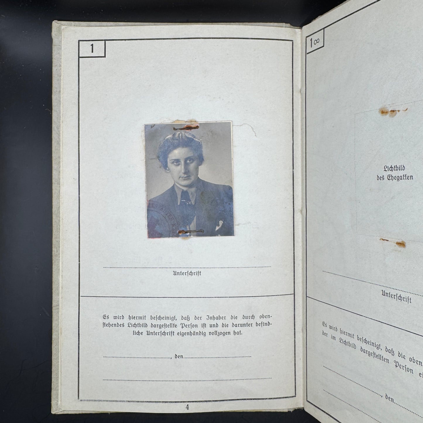 WW2 original artifact – Complete set Ahnenpass, Arbeitsbuch, Gesundheitspass, Arbeitsfront from 1 person – interior page
