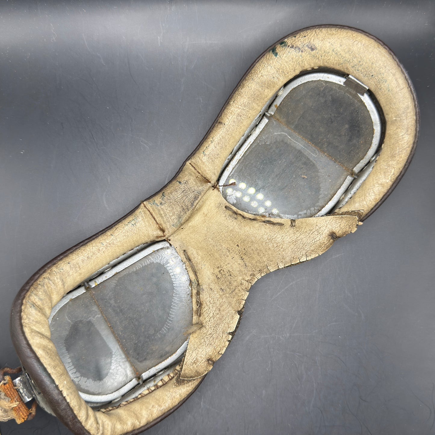 WW2 original artifact – Exclusive: RAF pilot goggles and glove / Captured Near Overloon – interior page