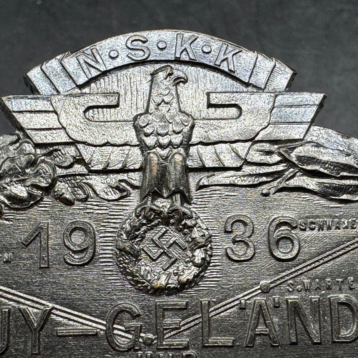 WW2 original artifact – NSKK Plakette "HUY-GELÄNDE-ORIENTIERUNGSFAHRT 1936" – interior detail