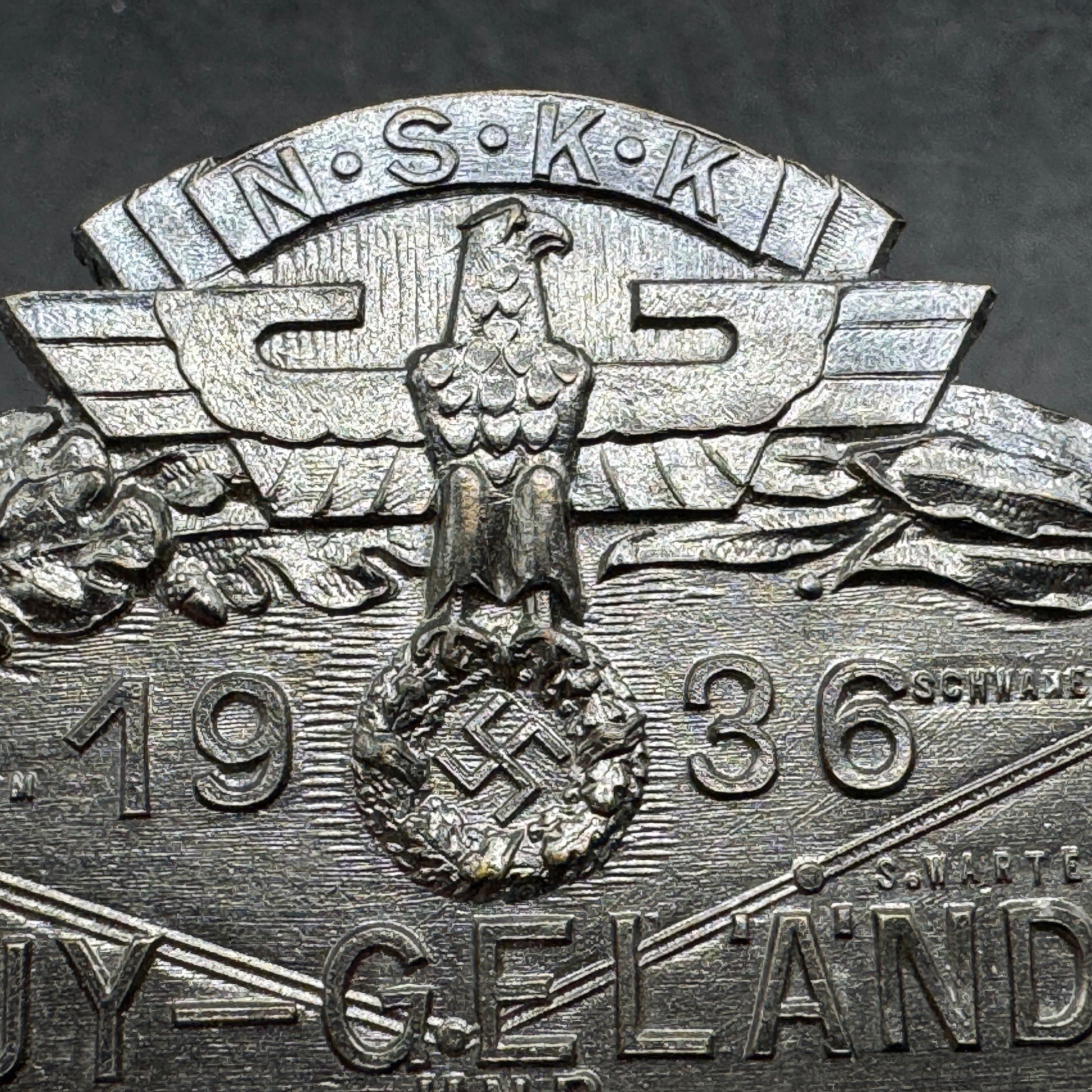 WW2 original artifact – NSKK Plakette "HUY-GELÄNDE-ORIENTIERUNGSFAHRT 1936" – interior detail