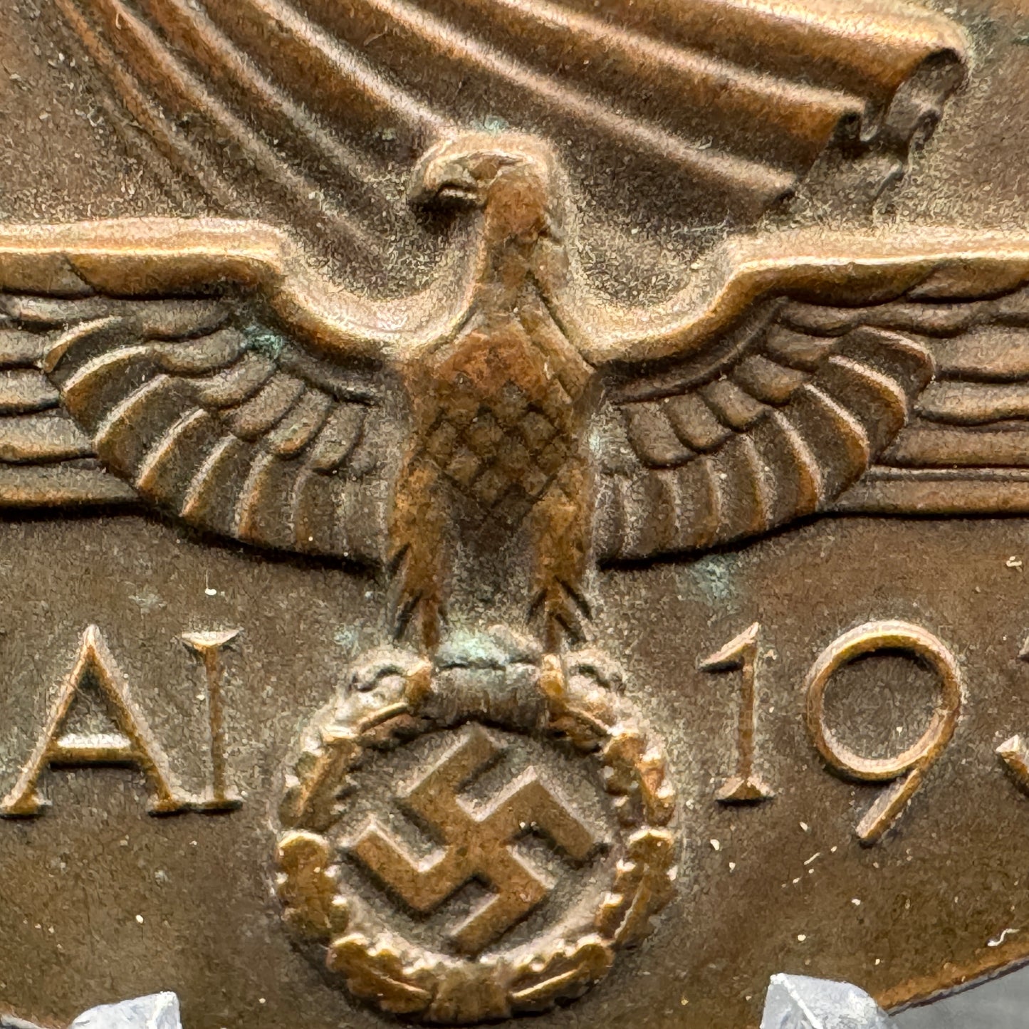 WW2 original artifact – Large Bronze Table Medal – “Tag der Arbeit” 1 May 1938 – Deschler München – interior detail