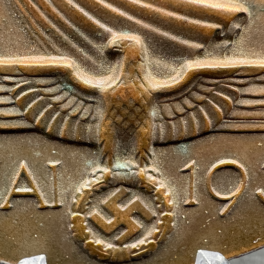 WW2 original artifact – Large Bronze Table Medal – “Tag der Arbeit” 1 May 1938 – Deschler München – interior detail