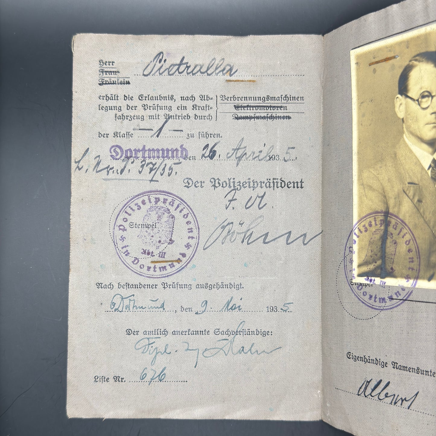 WW2 original artifact – Drivers license from 1935 – interior detail