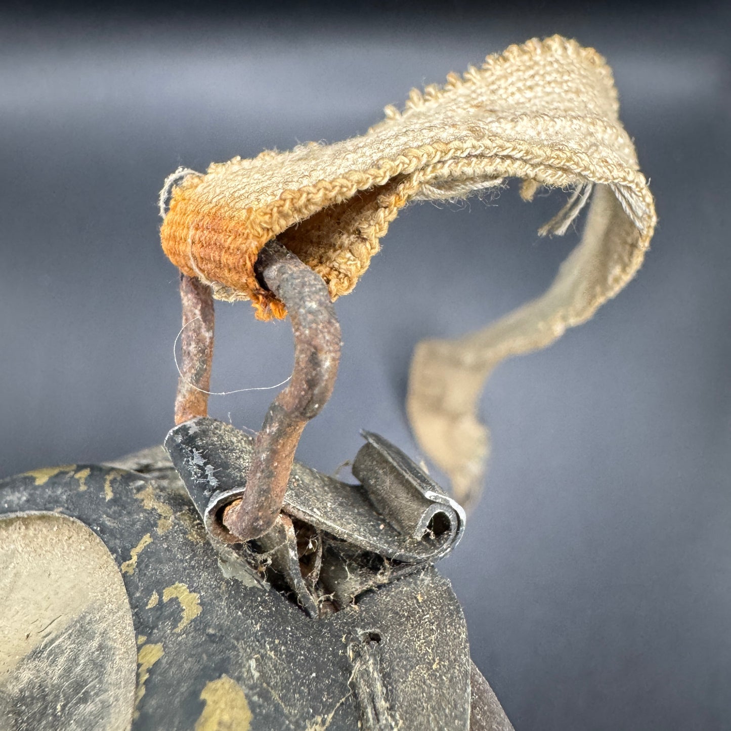 WW2 original artifact – Exclusive: RAF pilot goggles and glove / Captured Near Overloon – interior page