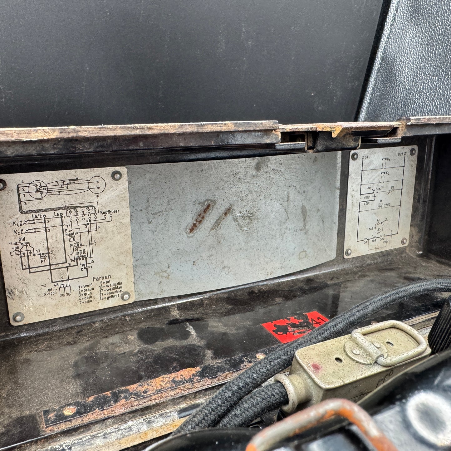 WW2 original artifact – Working German Field Telephone (FF33) 1941 – interior detail