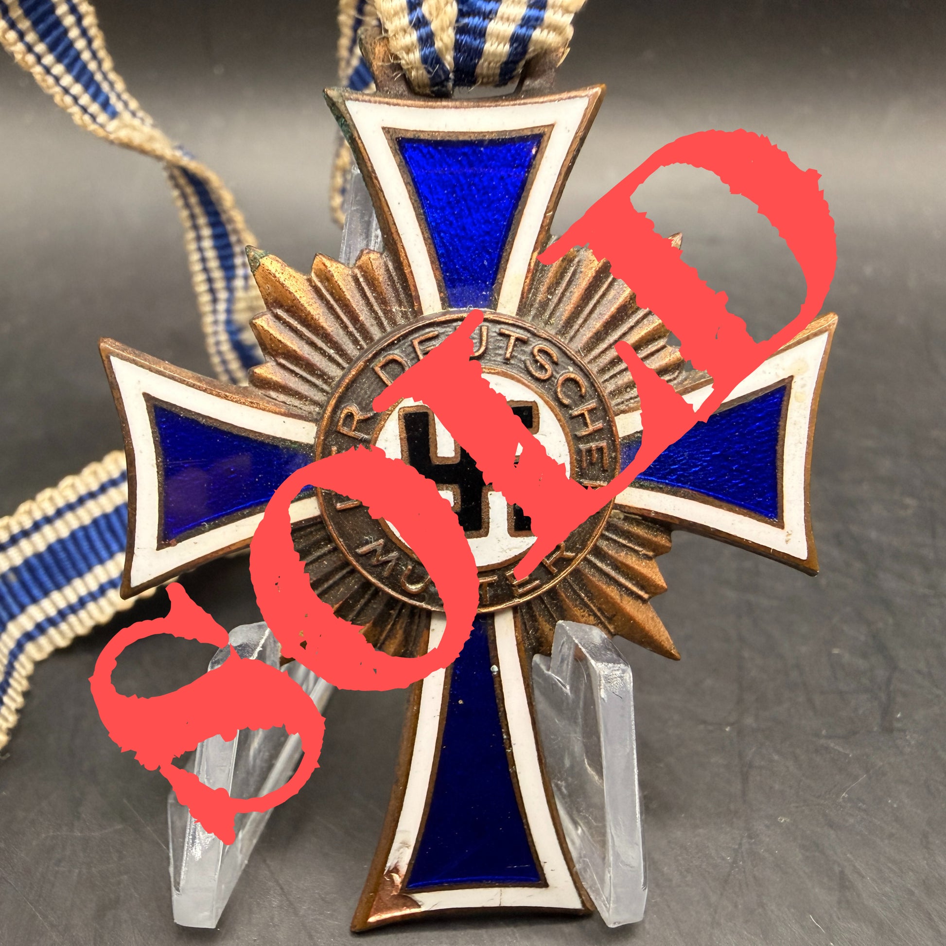 WW2 original artifact – Mutter Kreuz Bronze (with long ribbon) – AxisArtifacts