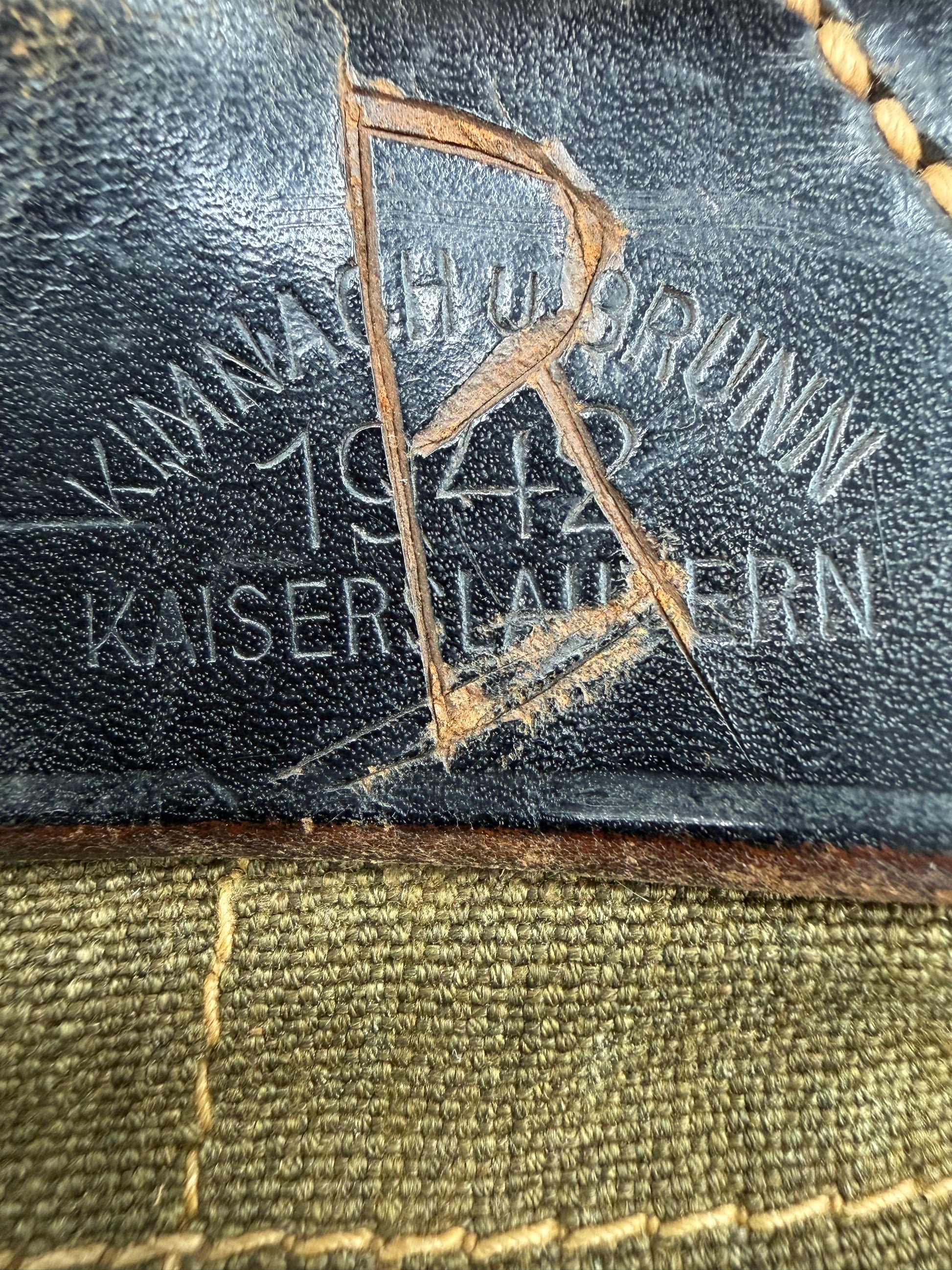 WW2 original artifact – Wehrmacht Tornister (Affe) 1942 Kimnach u Brunn – interior detail