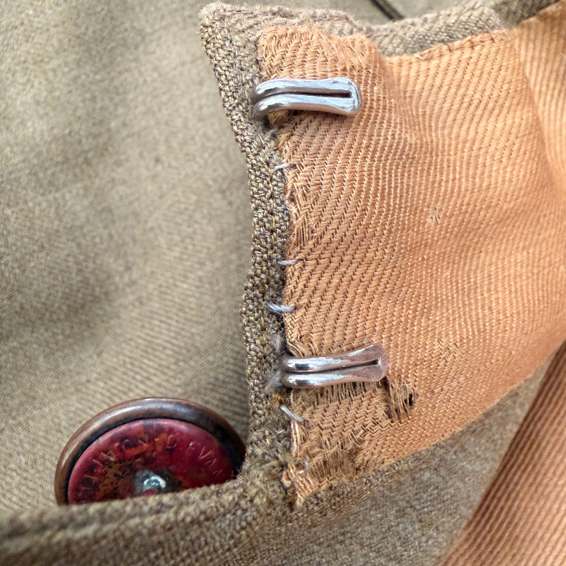 WW2 original artifact – WWI U.S. Army Ordnance Officer Tunic – 1st Lt., 4 Campaign Stars, Overseas – interior page