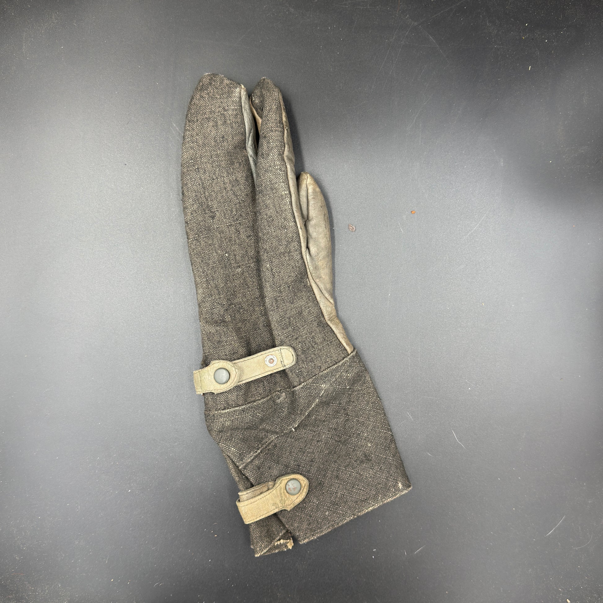 WW2 original artifact – Wehrmacht Kradmelder glove Left – interior page