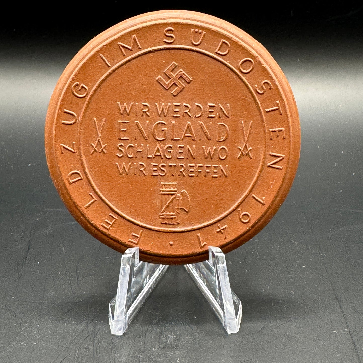 WW2 original artifact – Feldzug im Südosten 1941 table medaille – interior detail