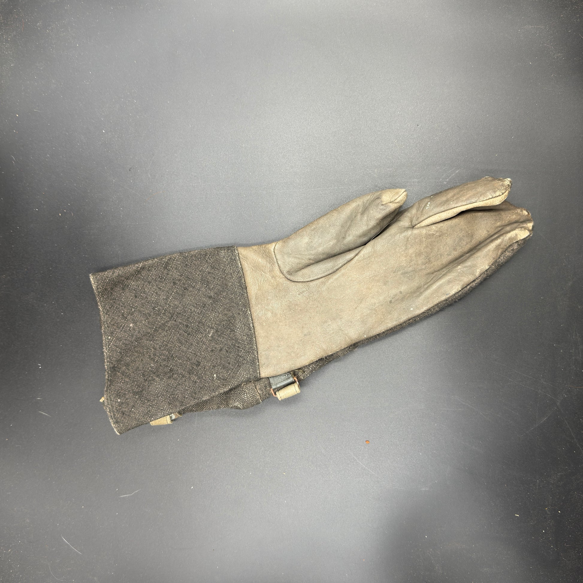 WW2 original artifact – Wehrmacht Kradmelder glove Left – interior title page