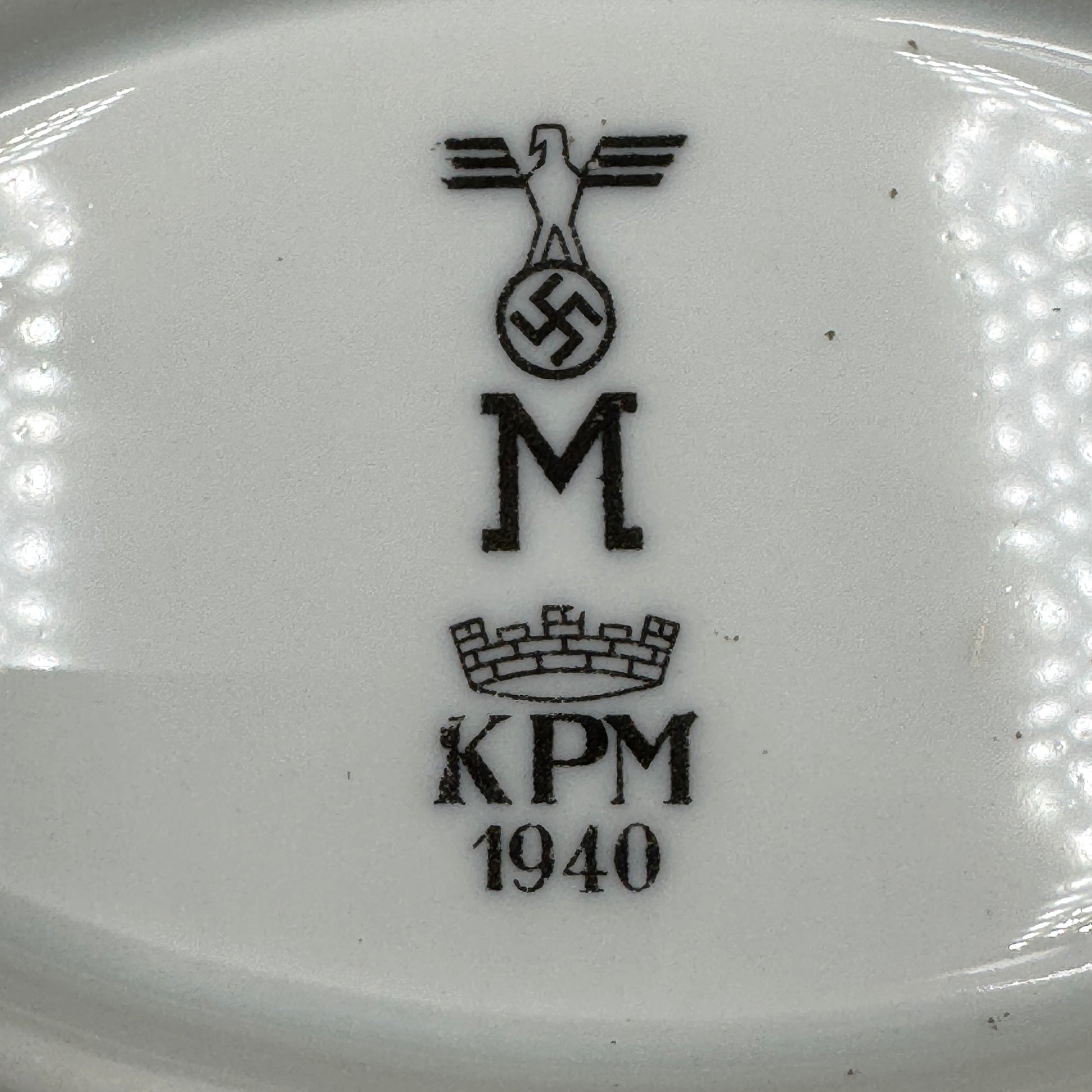 WW2 original artifact – Kriegsmarine Bootsmänner Serving Platter KPM 1940 – interior title page