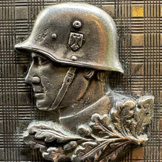 WW2 original artifact – German Silver-Plated Photo Box – 122nd Infantry Regiment (INF RGT 122) – interior detail