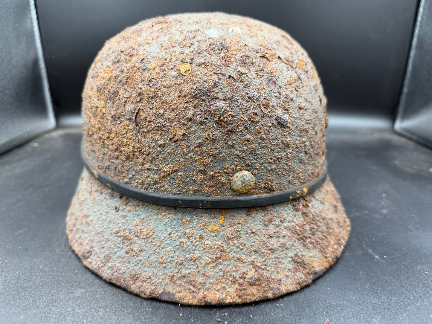WW2 original artifact – Exceptional Battlefield-Recovered Helmet Courland Pocket Latvia (ALHISTORYTEAM) – interior page