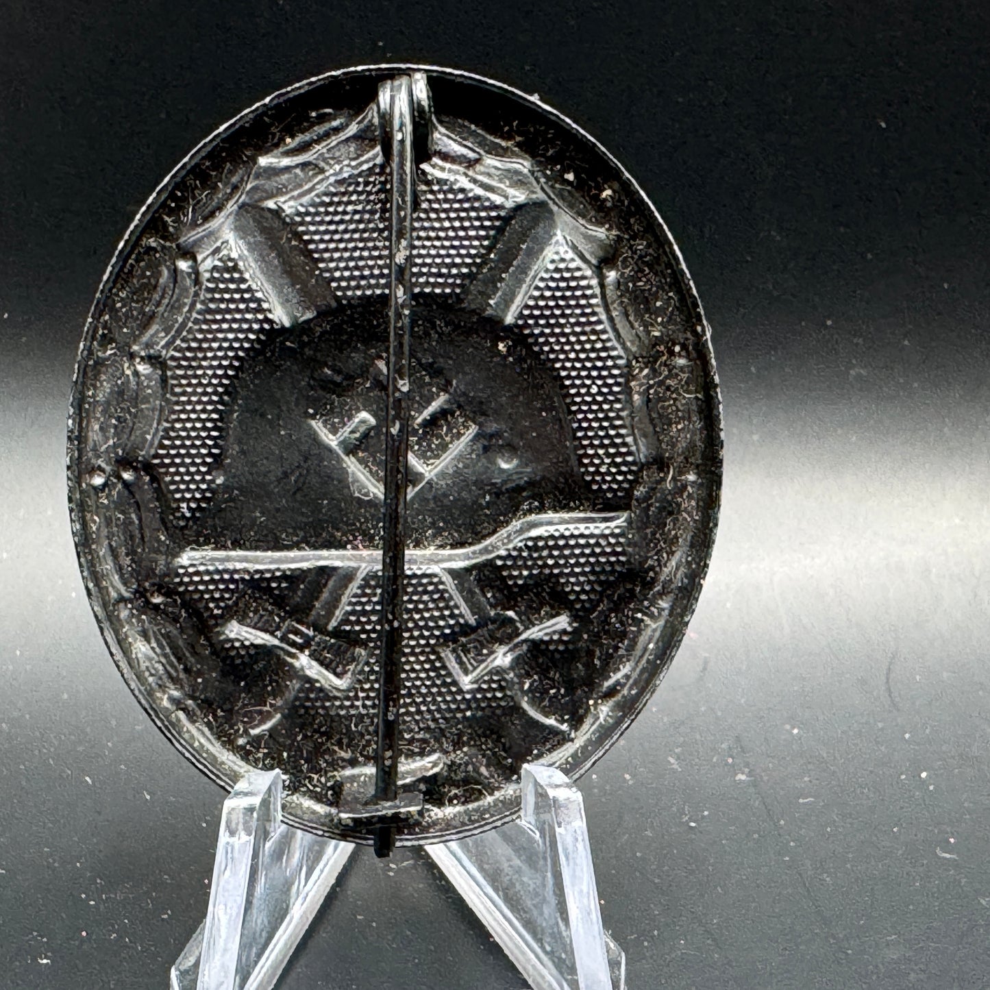 WW2 original artifact – Verwundeten Abzeichen (VWA) Schwartz – interior detail