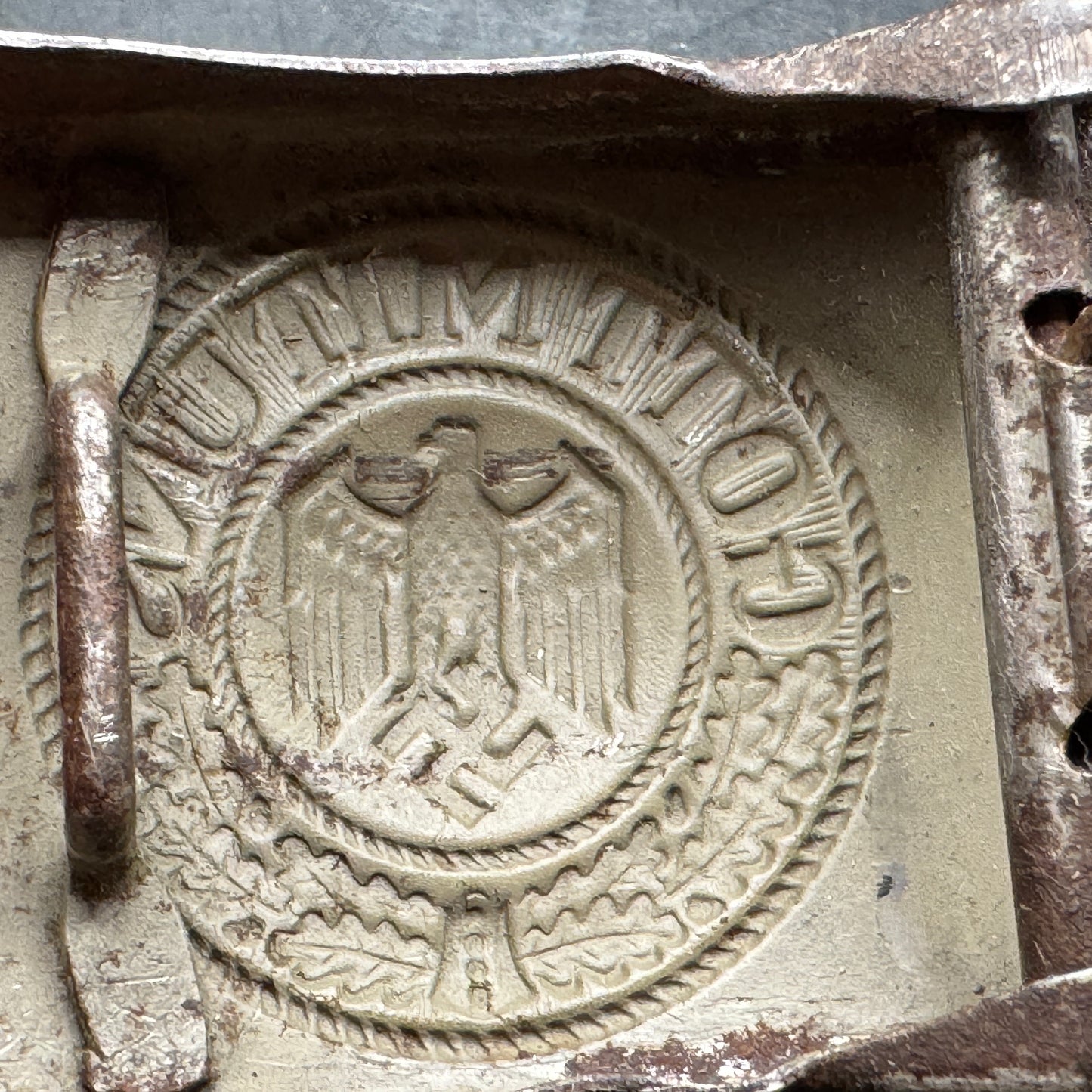 WW2 original artifact – Wehrmacht steel buckle Brüder Schneider – interior page