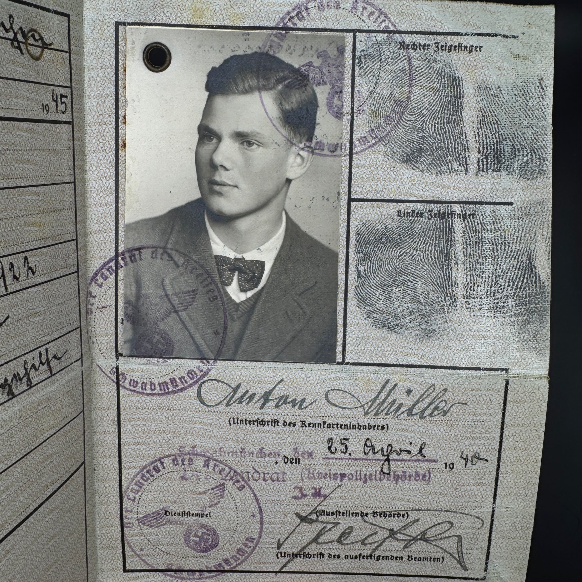 WW2 original artifact – Kennkarte Anton Müller 1940 – interior detail