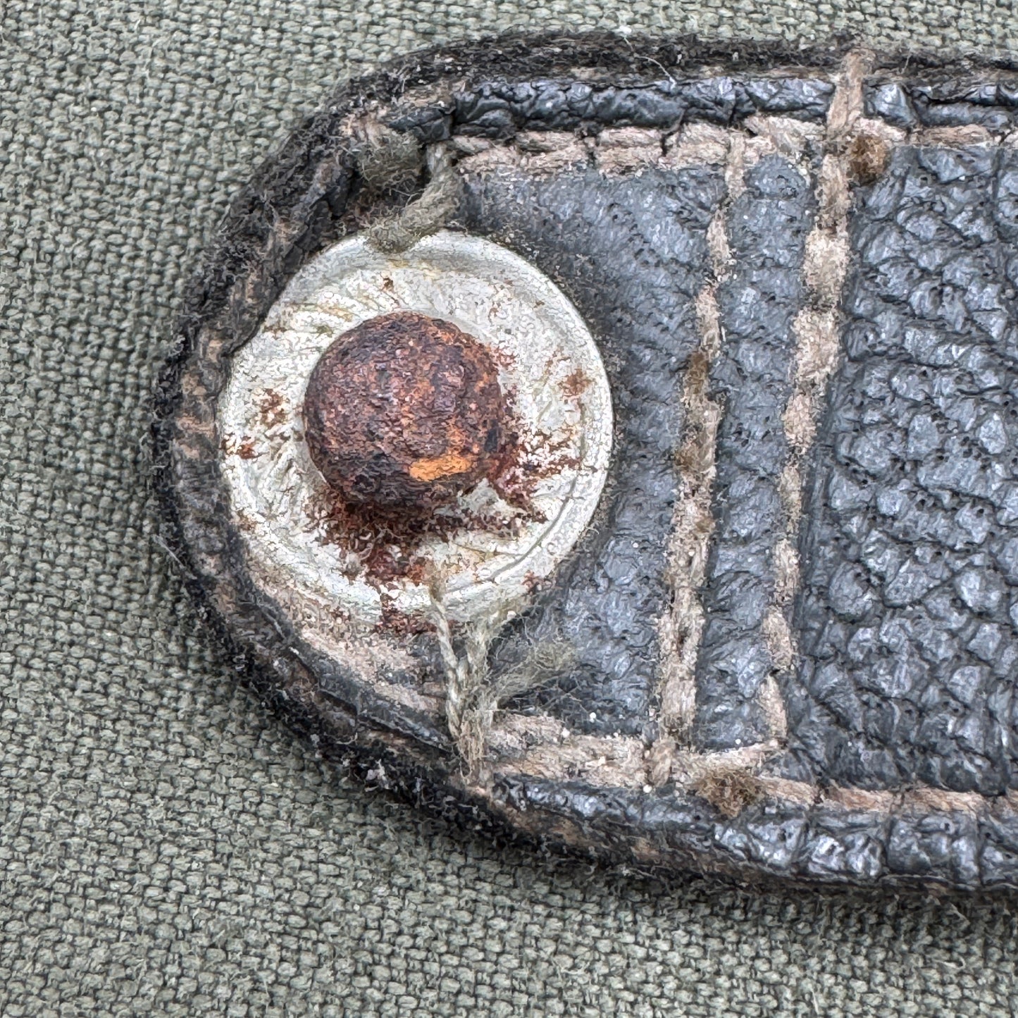 WW2 original artifact – Wehrmacht Kradmelder glove Right – interior page