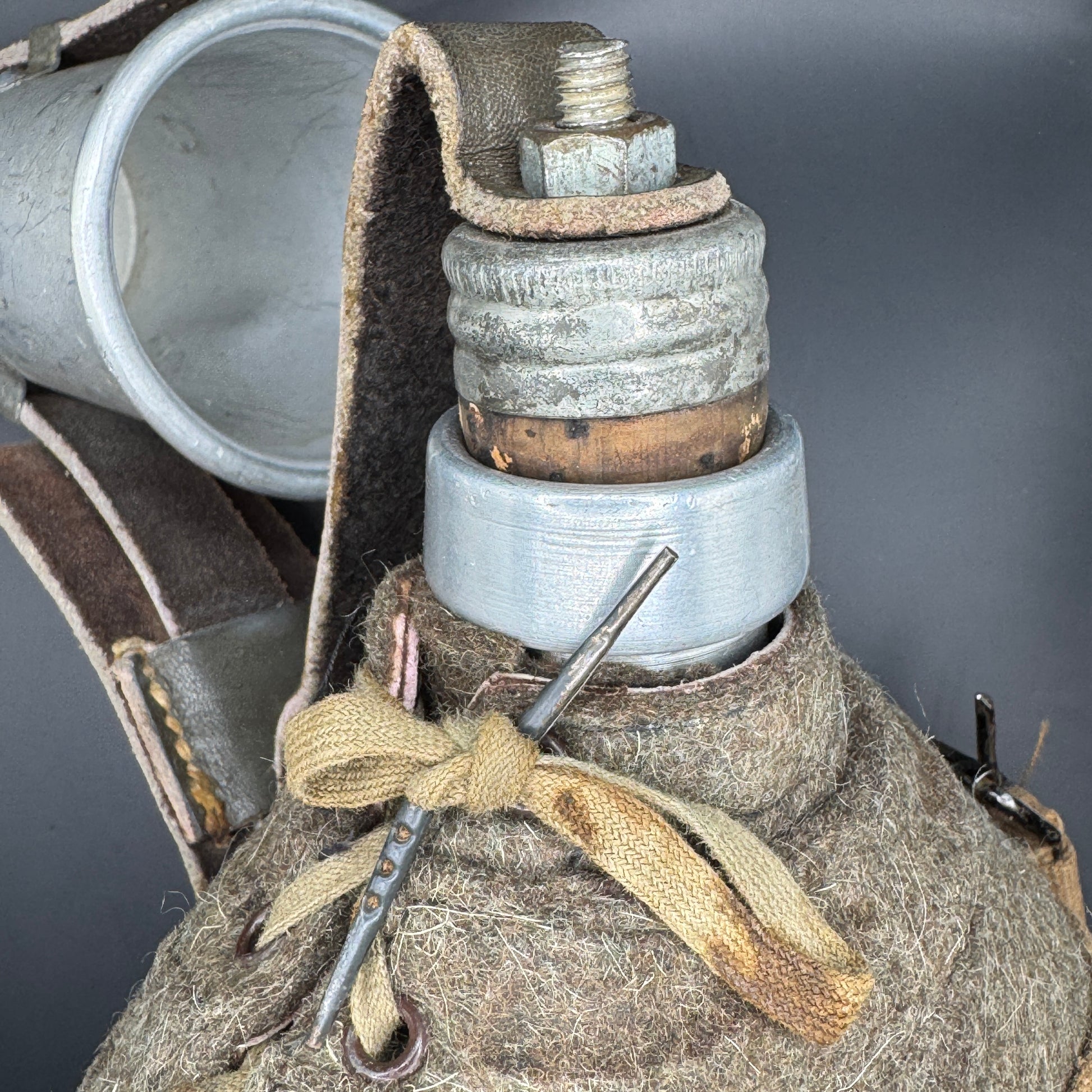 WW2 original artifact – WW1 GERMAN MEDICAL PATTERN WATER BOTTLE – interior page