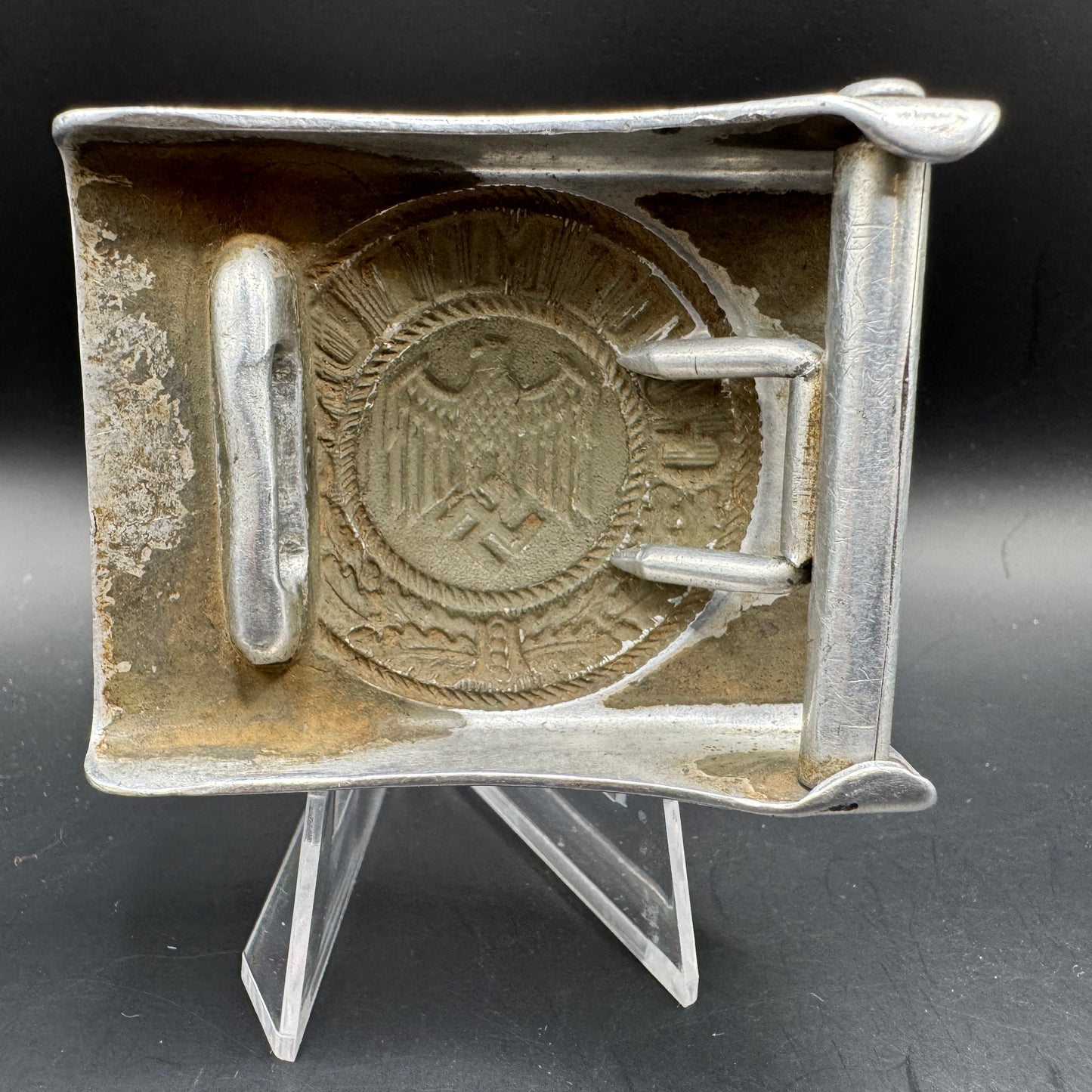 WW2 original artifact – Alumunium Heer Buckle with matching black belt – interior title page