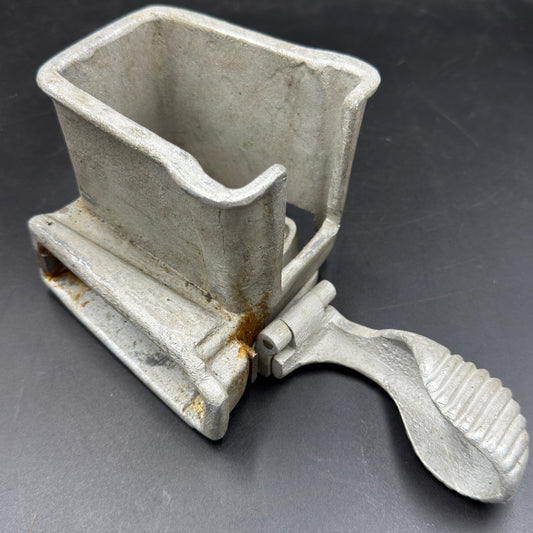 WW2 original artifact – Extreme rare: Japanese feed system for the Nambu LMG – interior detail