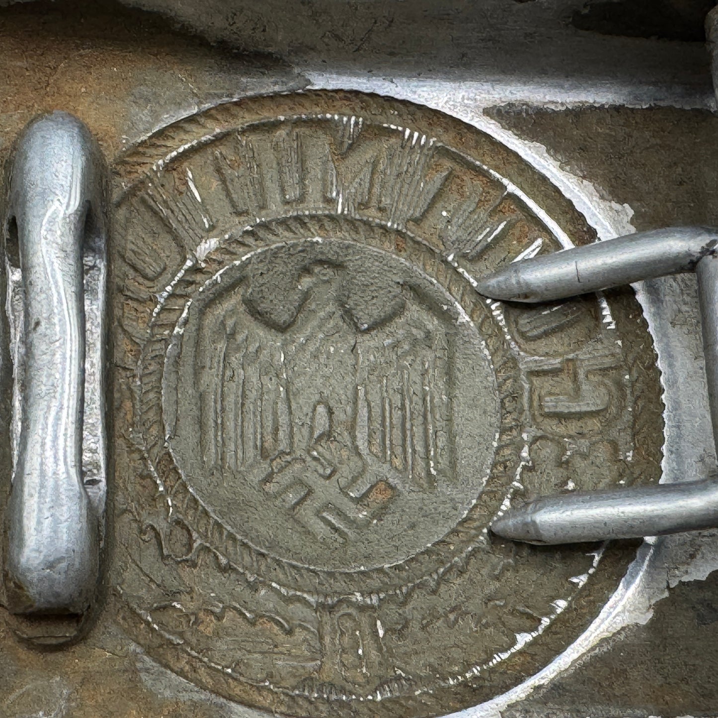 WW2 original artifact – Alumunium Heer Buckle with matching black belt – interior page