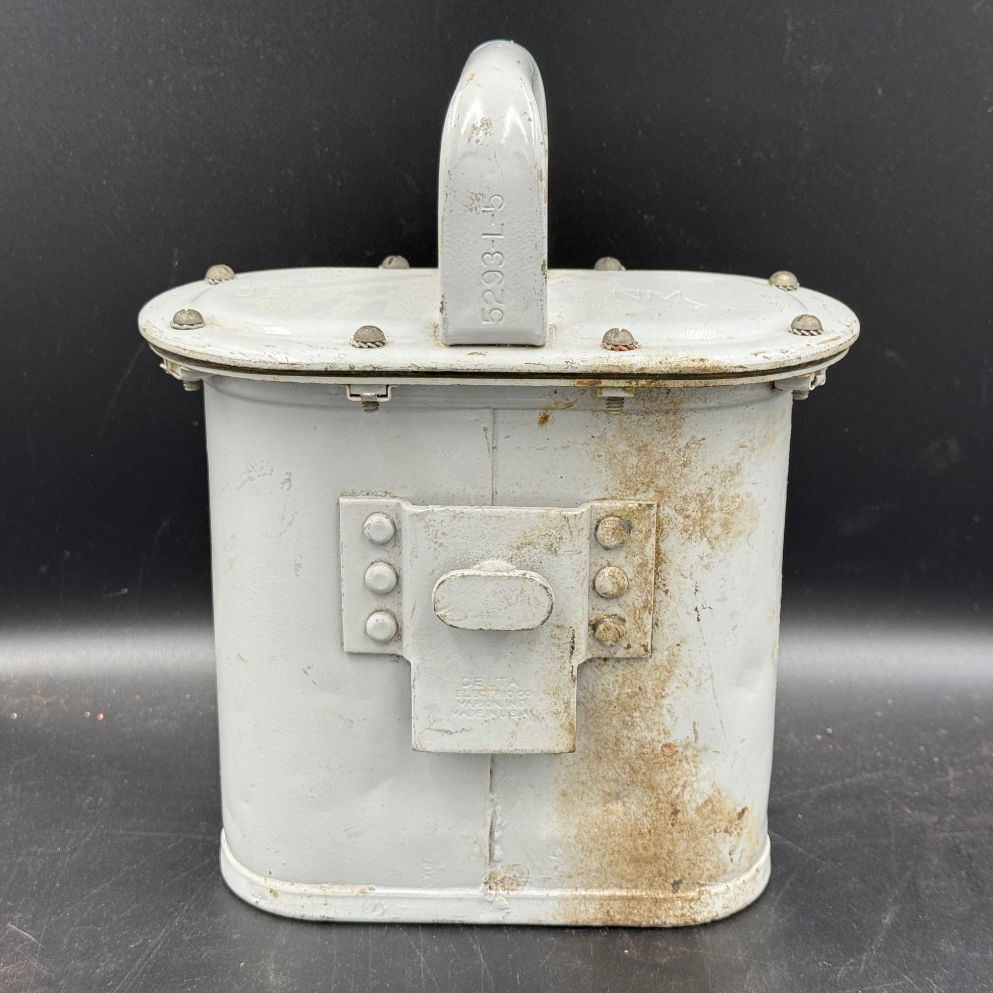WW2 original artifact – WW2 US Navy latern Delta Type K-10A – interior detail