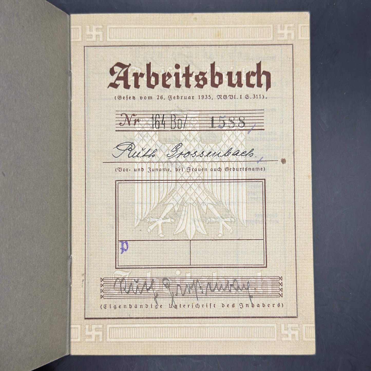 WW2 original artifact – Complete set Ahnenpass, Arbeitsbuch, Gesundheitspass, Arbeitsfront from 1 person – interior page