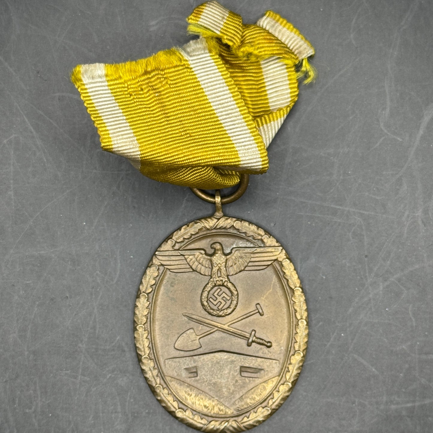 WW2 original artifact – Westwall medaille – interior title page