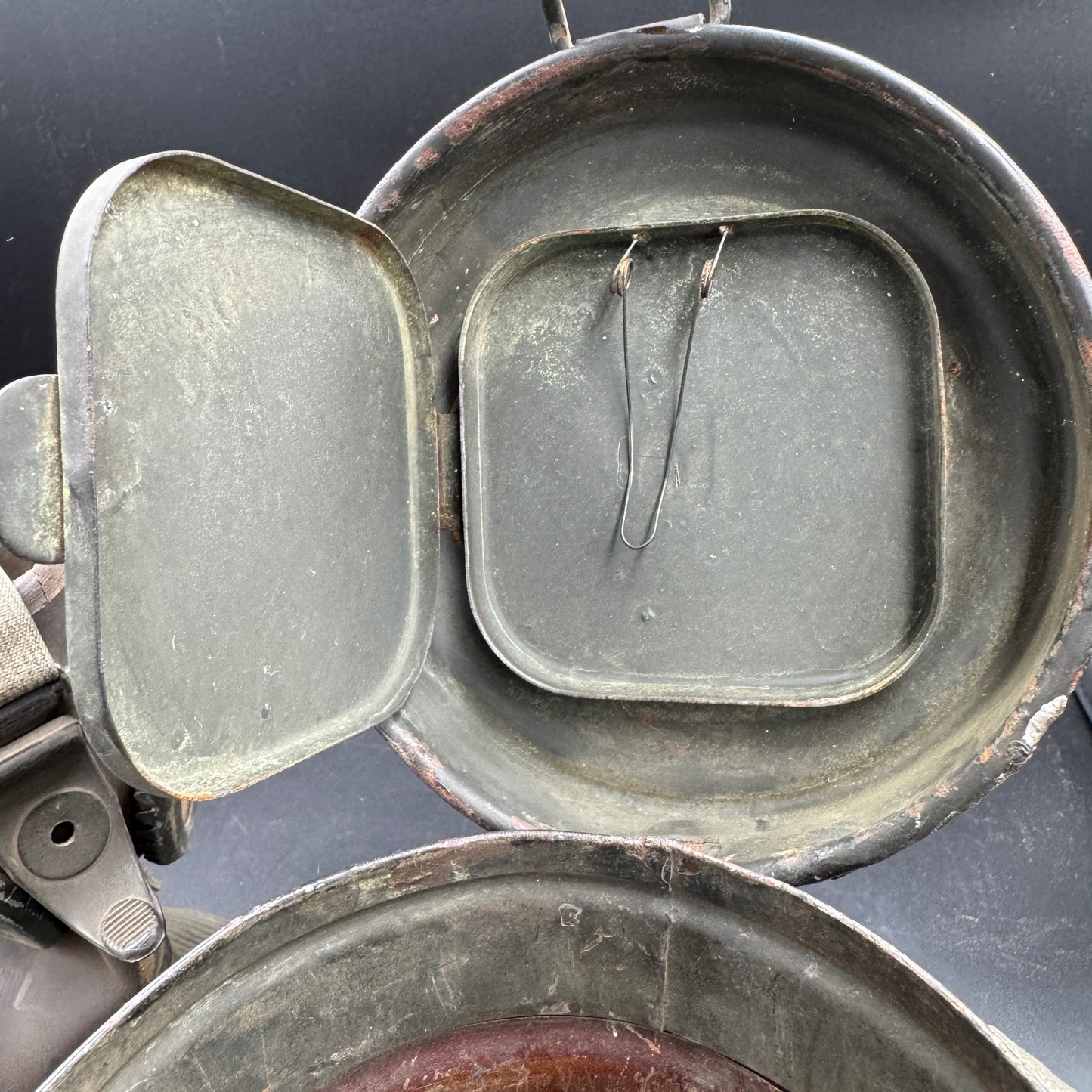 WW2 original artifact – German Gassmask with canister – interior page