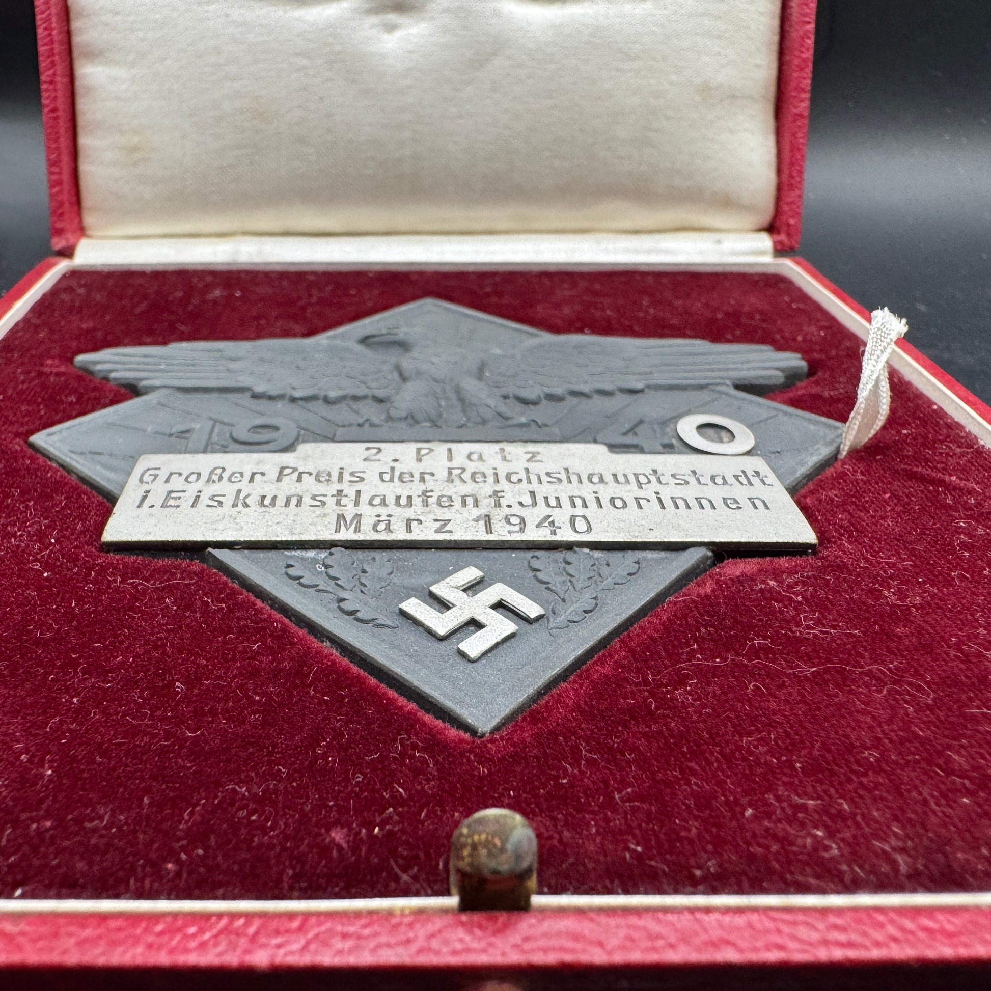 WW2 original artifact – Großer Preis der Reichshauptstadt im Eiskunstlaufen für Juniorinnen, March 1940 – interior page