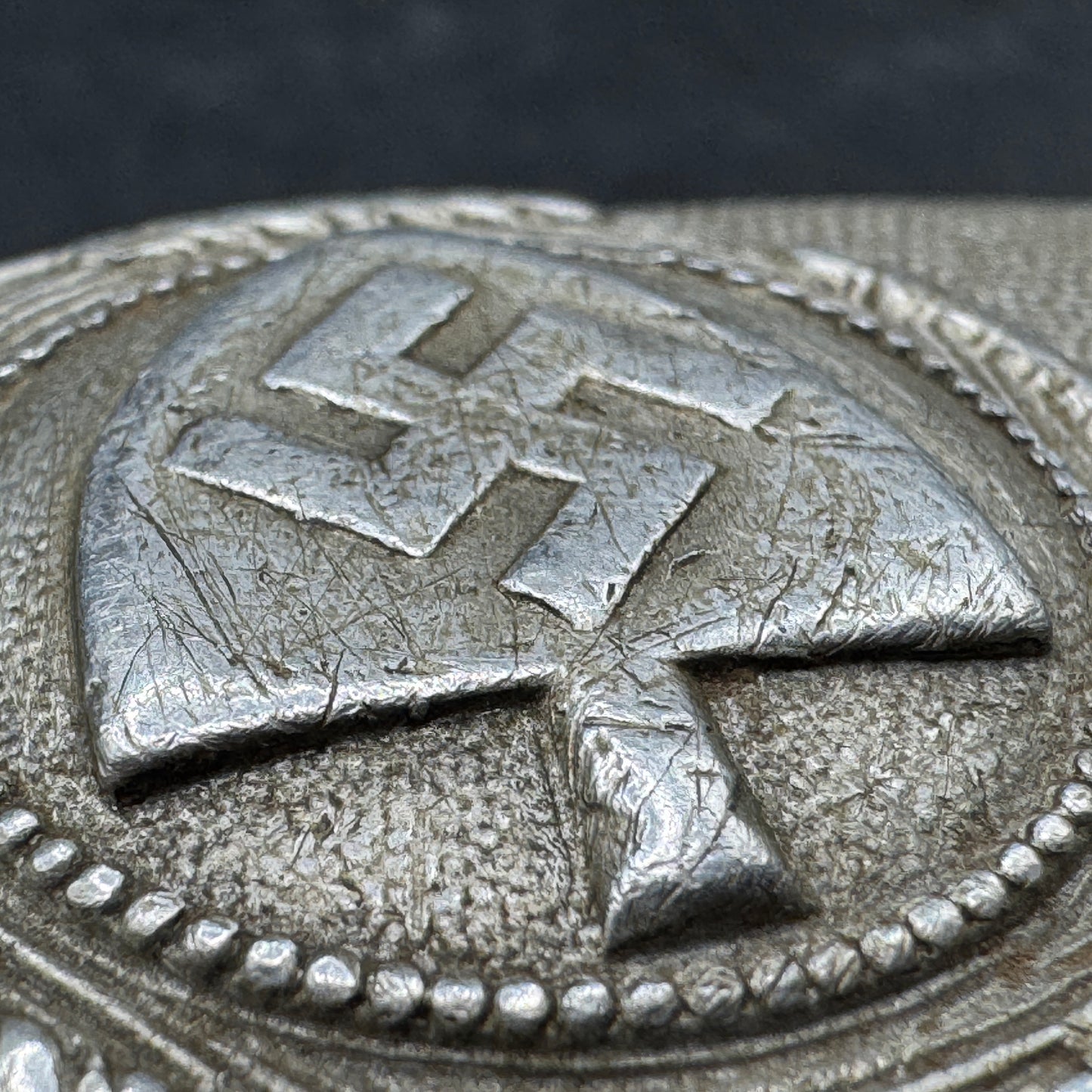 WW2 original artifact – Reichsarbeitsdienst (RAD) buckle (Maker N&H 1938) – interior page