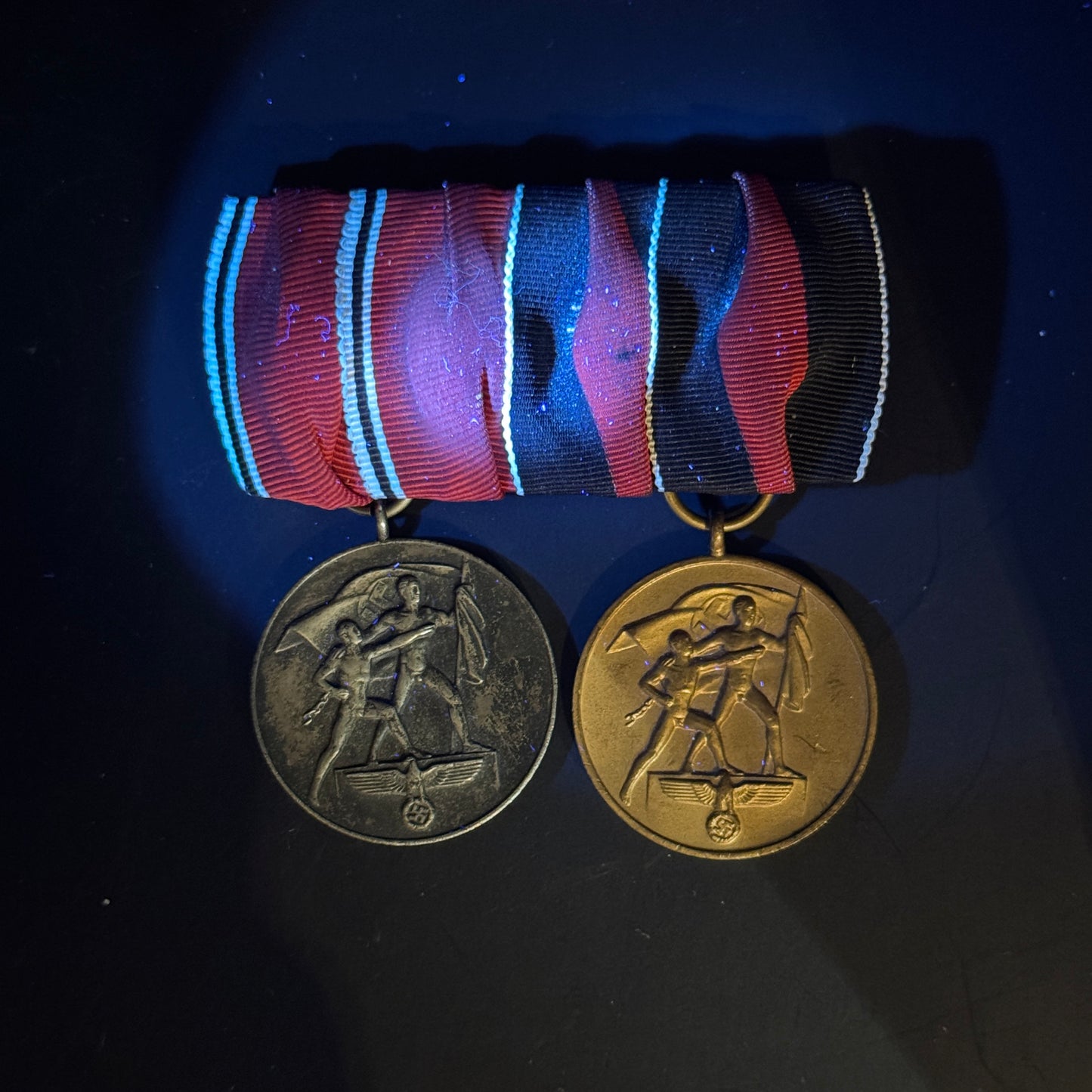 WW2 original artifact – Two-pieced medal-bar Austrian- and Czech 'Anschluss' – interior page