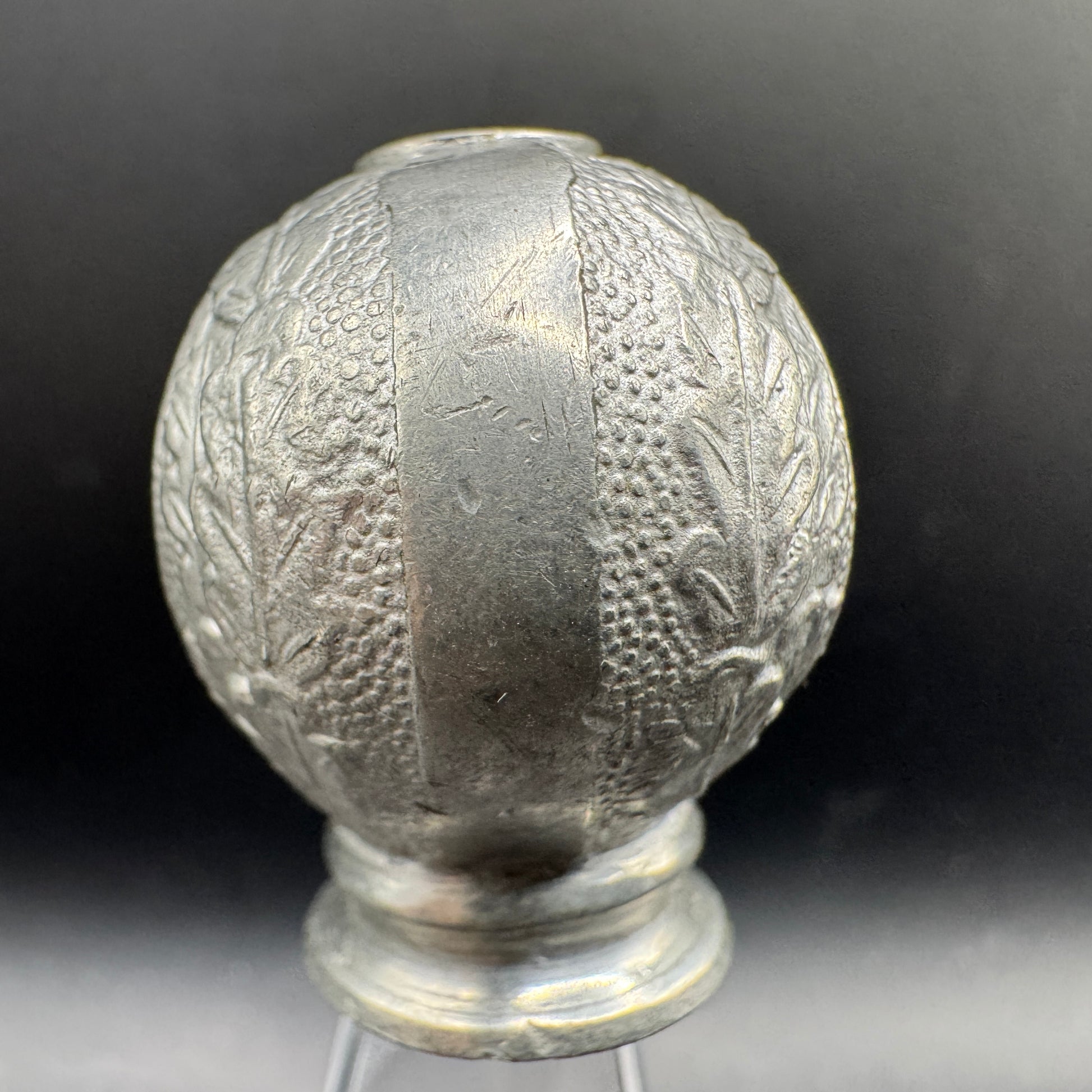 WW2 original artifact – 2nd Model Luftwaffe dagger pommel – interior title page