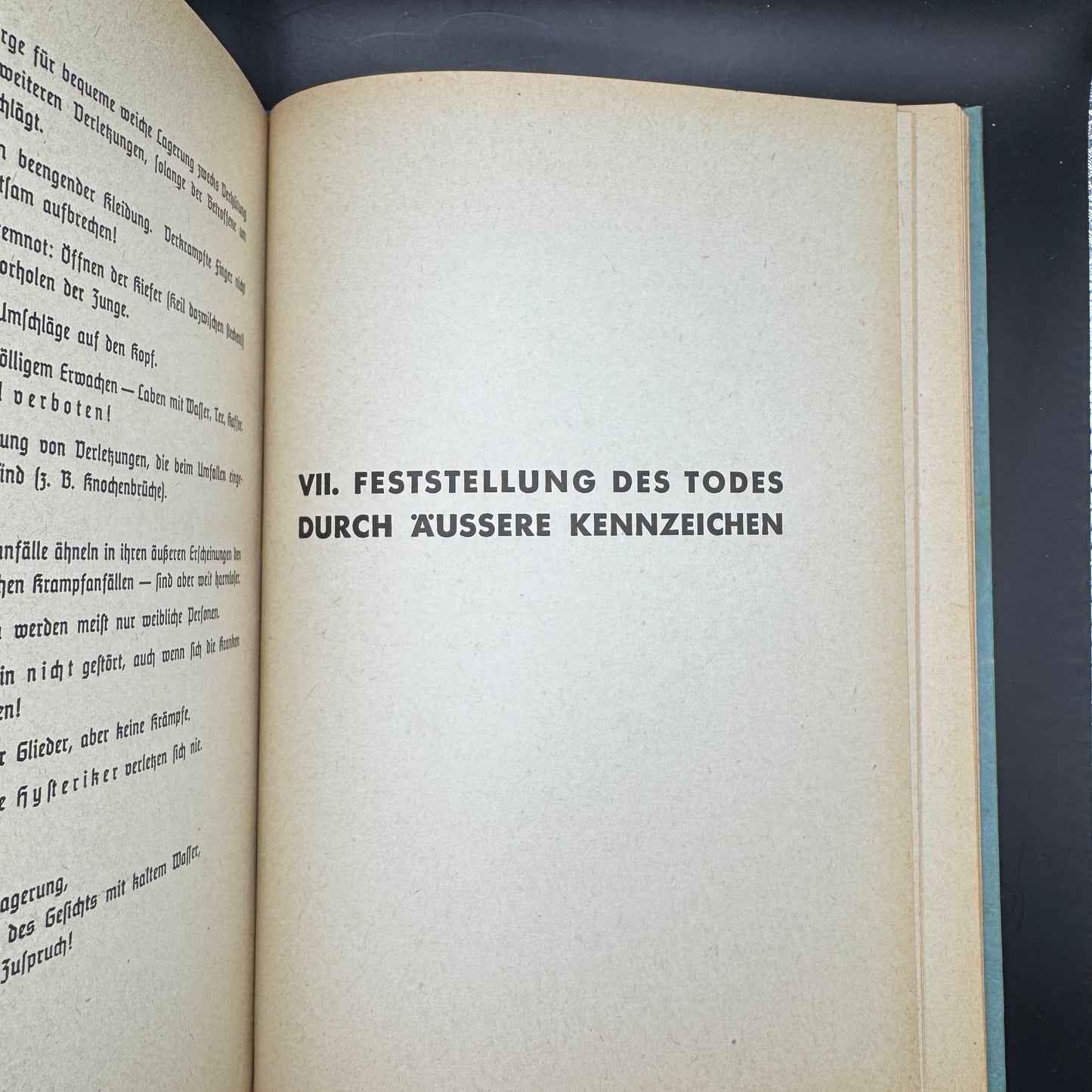 WW2 original artifact – Amtliches Unterricht über Erste Hilfe 1939 – interior page