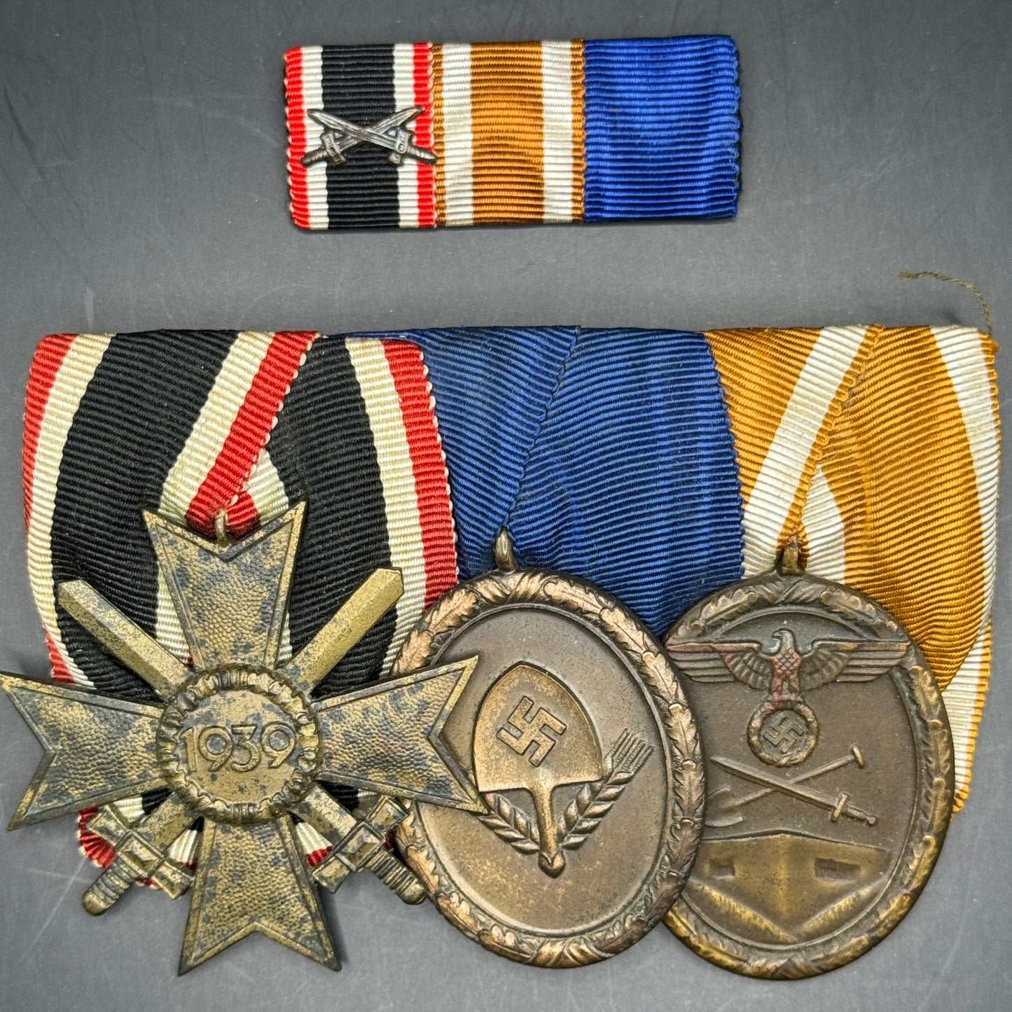 WW2 original artifact – 3-er Spange KVK2, RAD, Westwall with box – interior title page