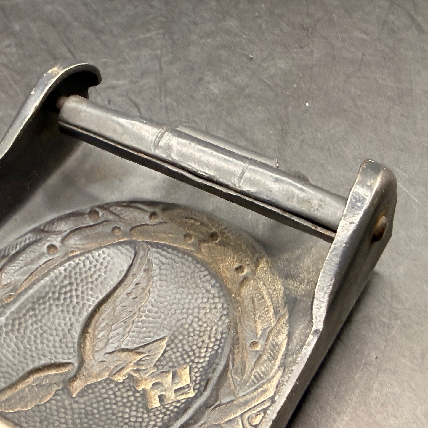 WW2 original artifact – Luftwaffe steel belt buckle by Noelle & Hueck 1942 – interior page