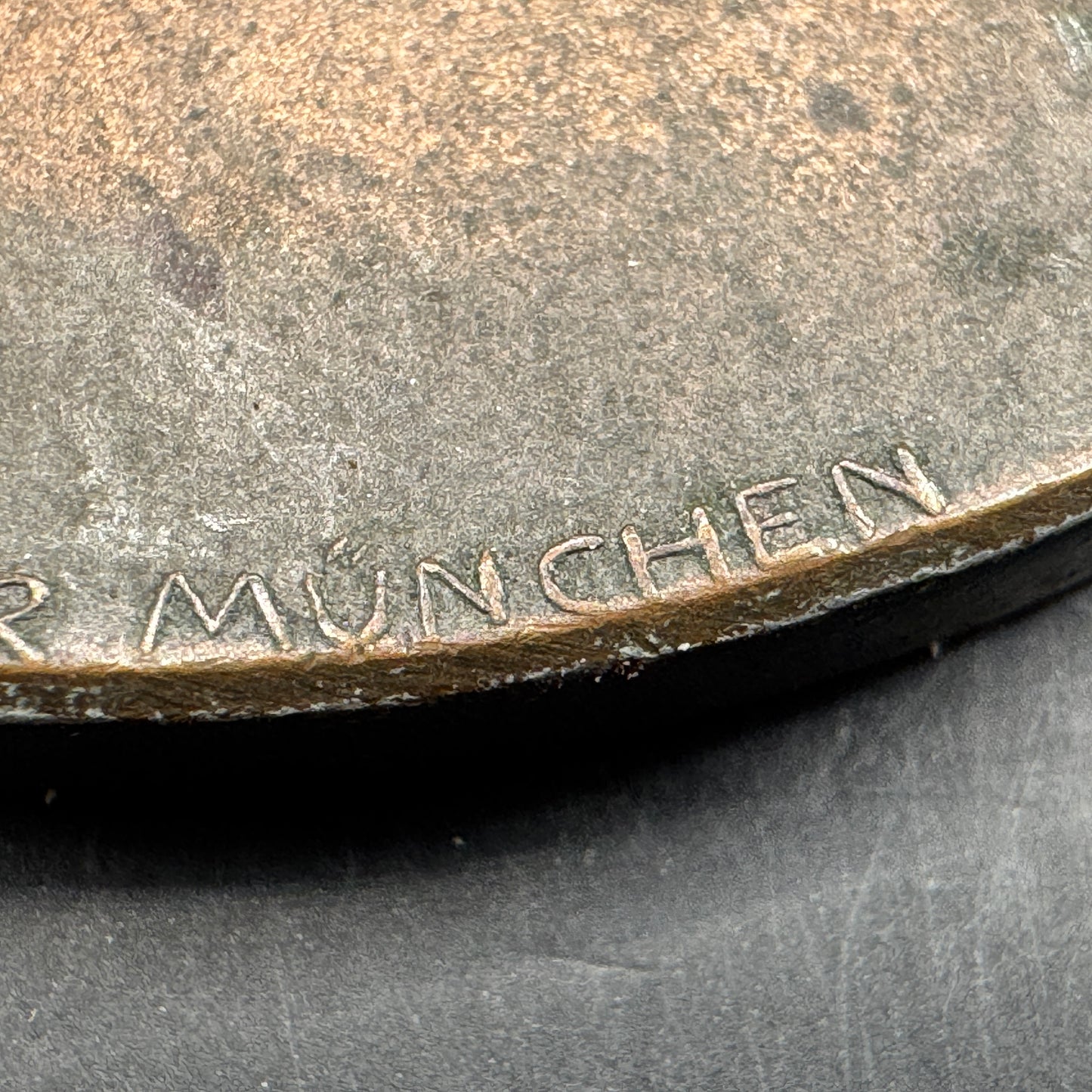 WW2 original artifact – Large Bronze Table Medal – “Tag der Arbeit” 1 May 1938 – Deschler München – interior page