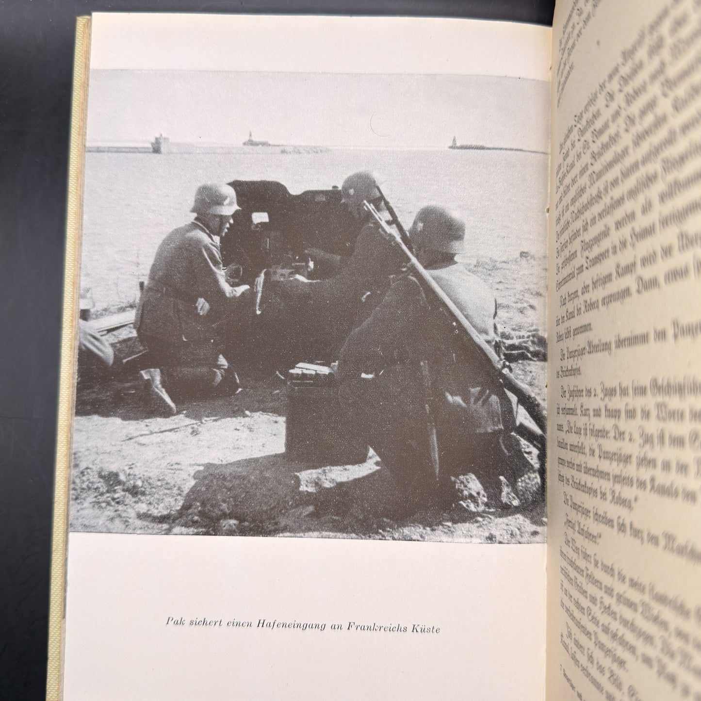 WW2 original artifact – Panzerjäger nach Vorn! 1942 – interior detail