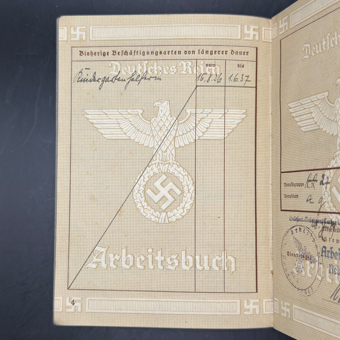 WW2 original artifact – Arbeitsbuch + Ausweiskarte Kindergärtnerin NSDAP – interior page
