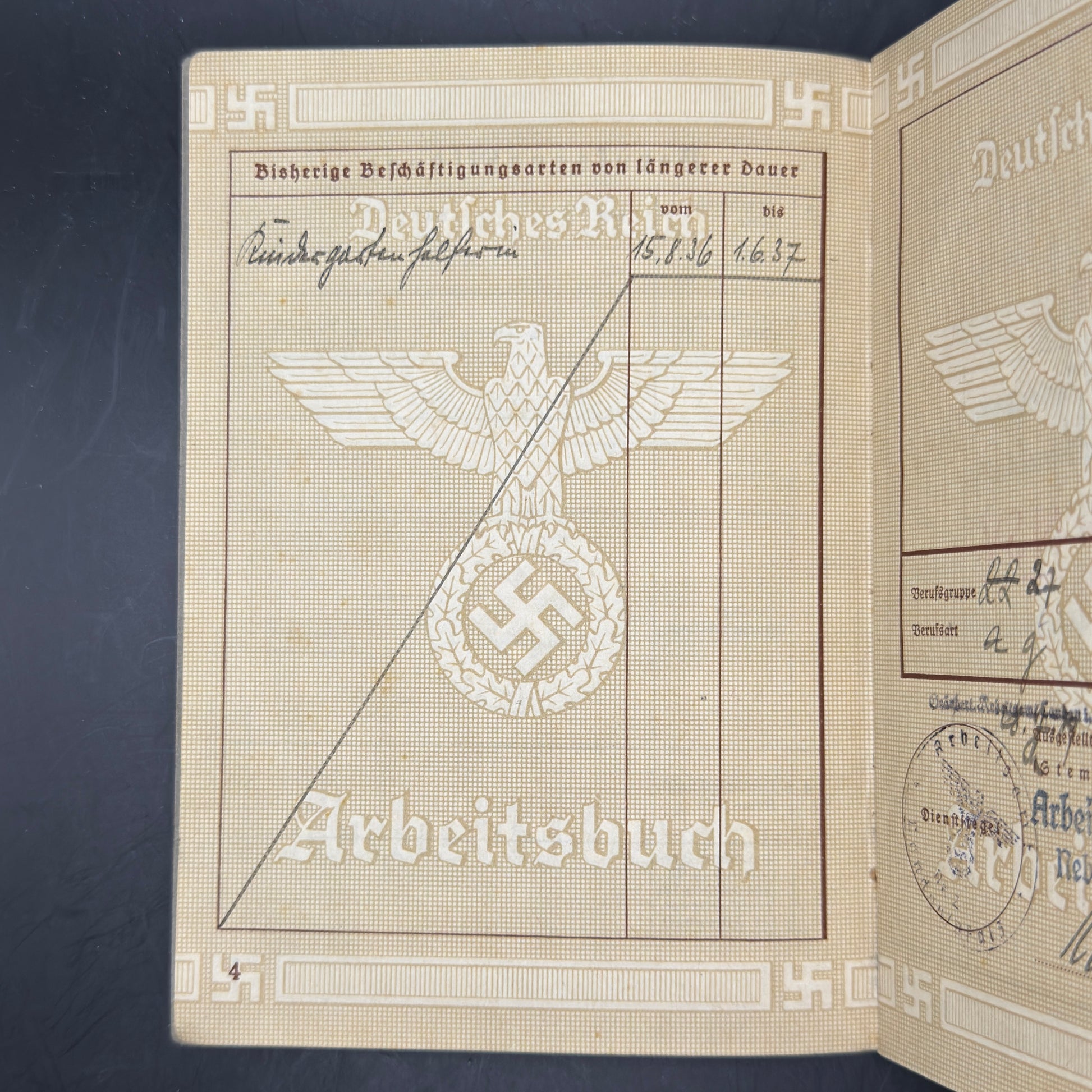 WW2 original artifact – Arbeitsbuch + Ausweiskarte Kindergärtnerin NSDAP – interior page