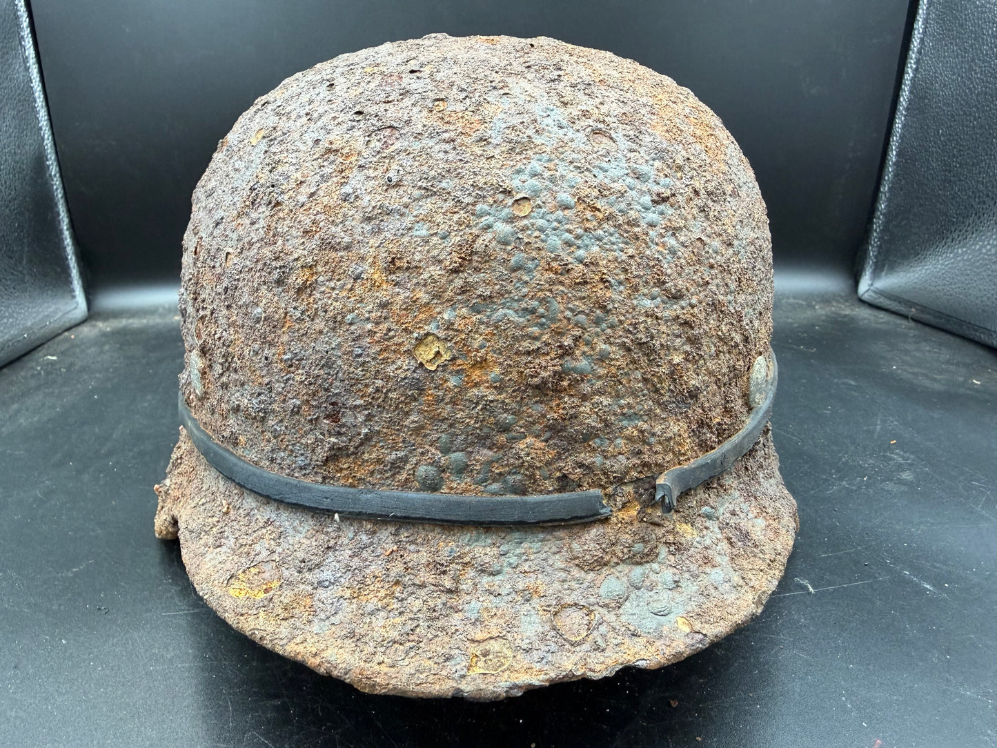 WW2 original artifact – Exceptional Battlefield-Recovered Helmet Courland Pocket Latvia (ALHISTORYTEAM) – interior page