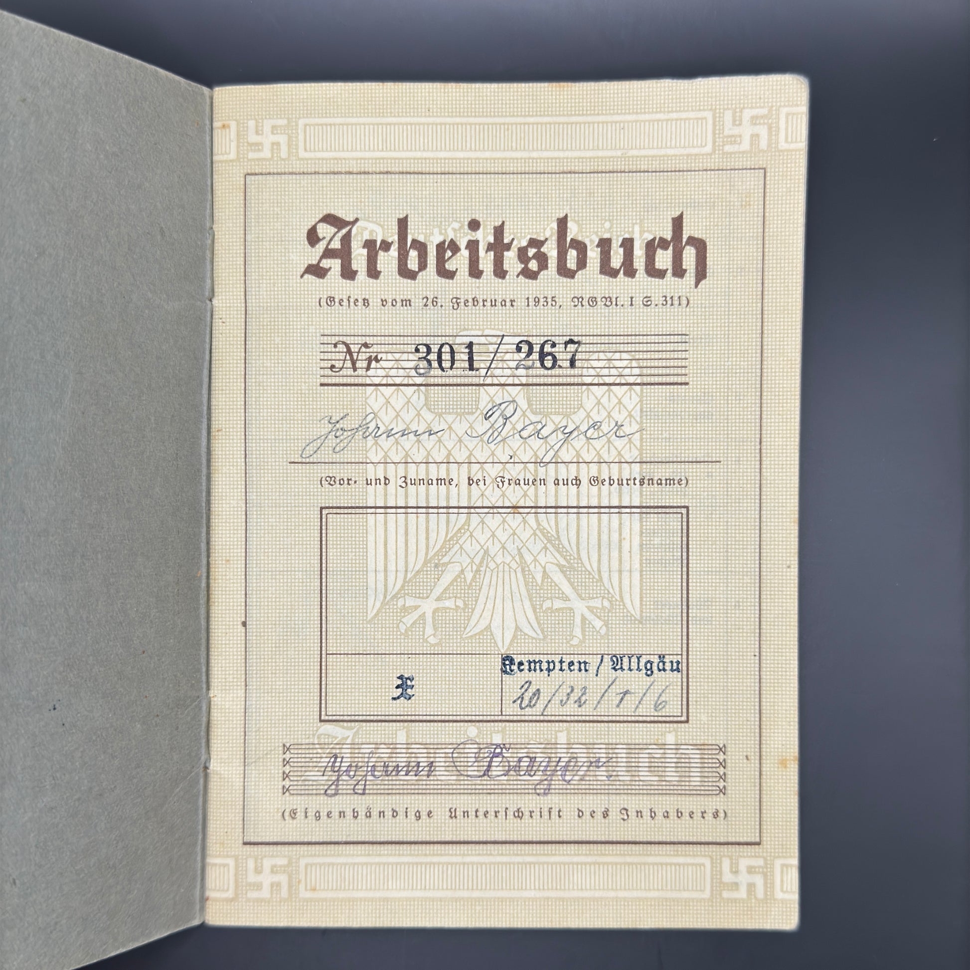 WW2 original artifact – Arbeitsbuch Locksmith – interior detail