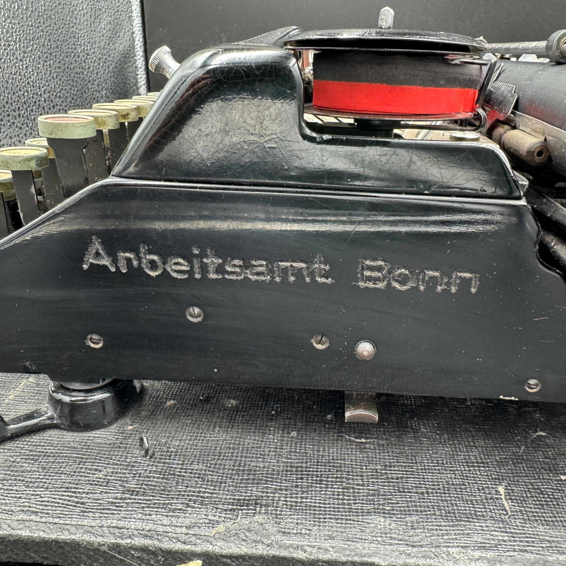 Original marking “Arbeitsamt Bonn” on WWII Rheinmetall typewriter case