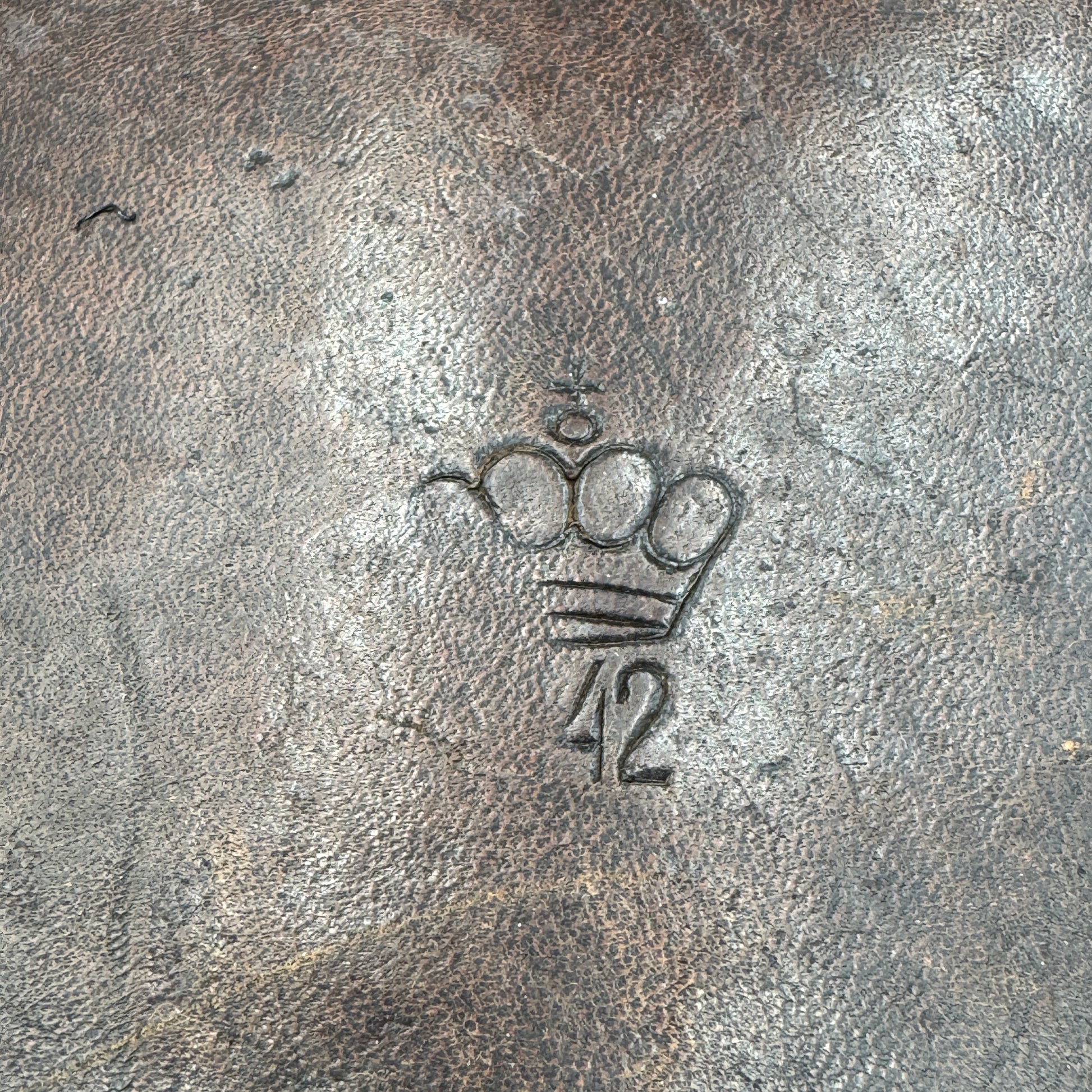 WW2 original artifact – Exclusive: RAF pilot goggles and glove / Captured Near Overloon – interior detail