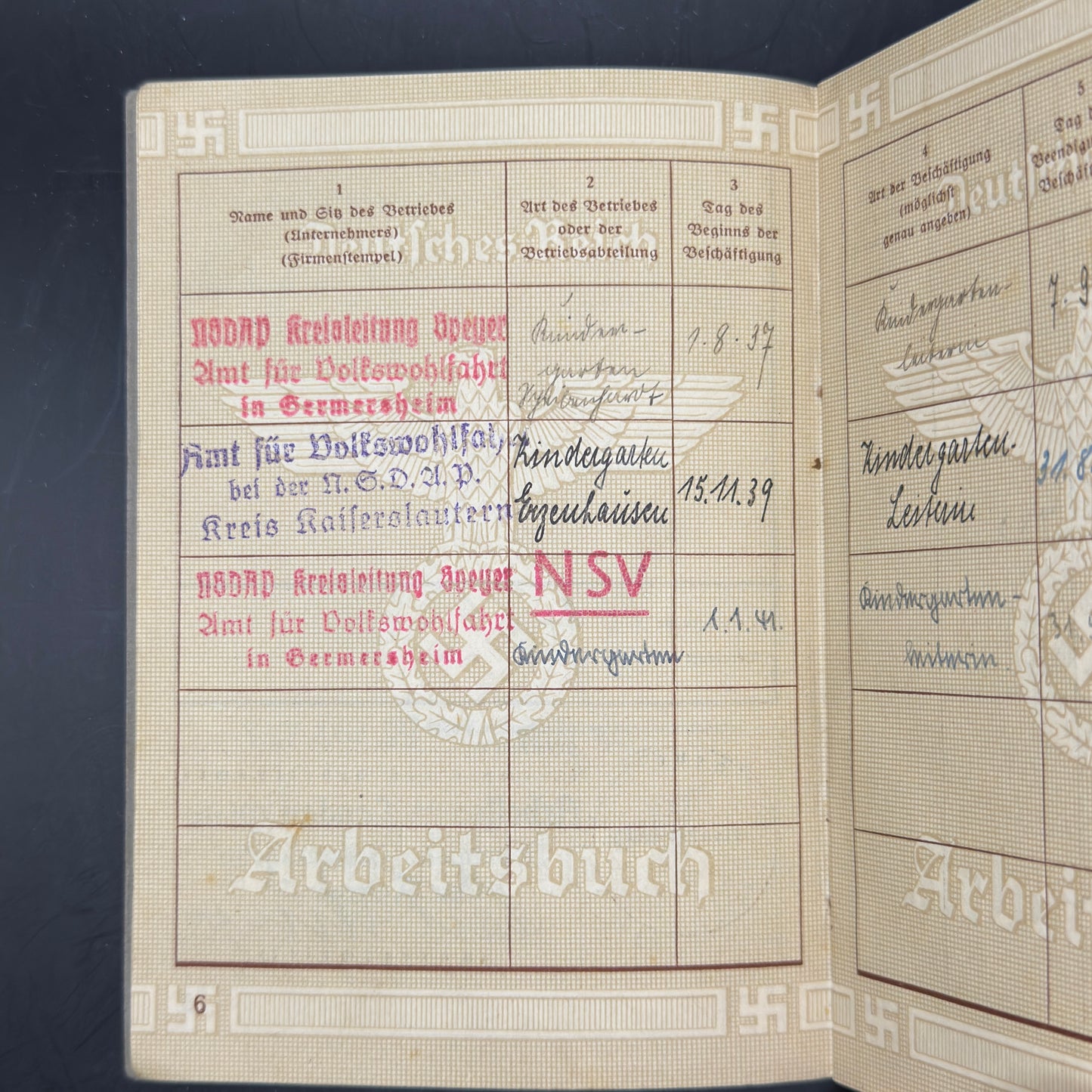 WW2 original artifact – Arbeitsbuch + Ausweiskarte Kindergärtnerin NSDAP – interior page